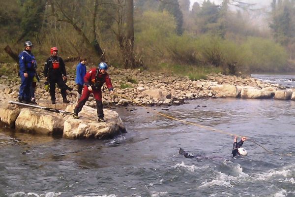 Paddle UK Whitewater Safety and Rescue Course
